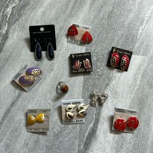 Costume jewelry 8 pairs of earrings, 1 ring, 1 bow pin oversized fun